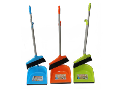 DUSTPAN WITH BROOM